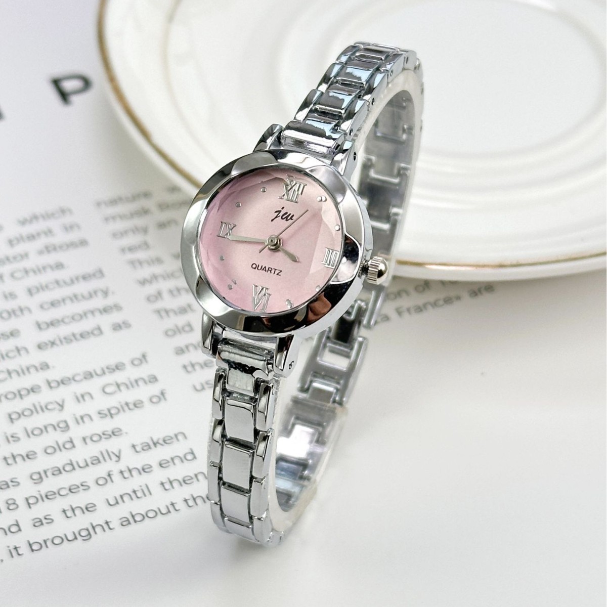 Luxury Watch Cartier - Women's minimalist and compact quartz watch,