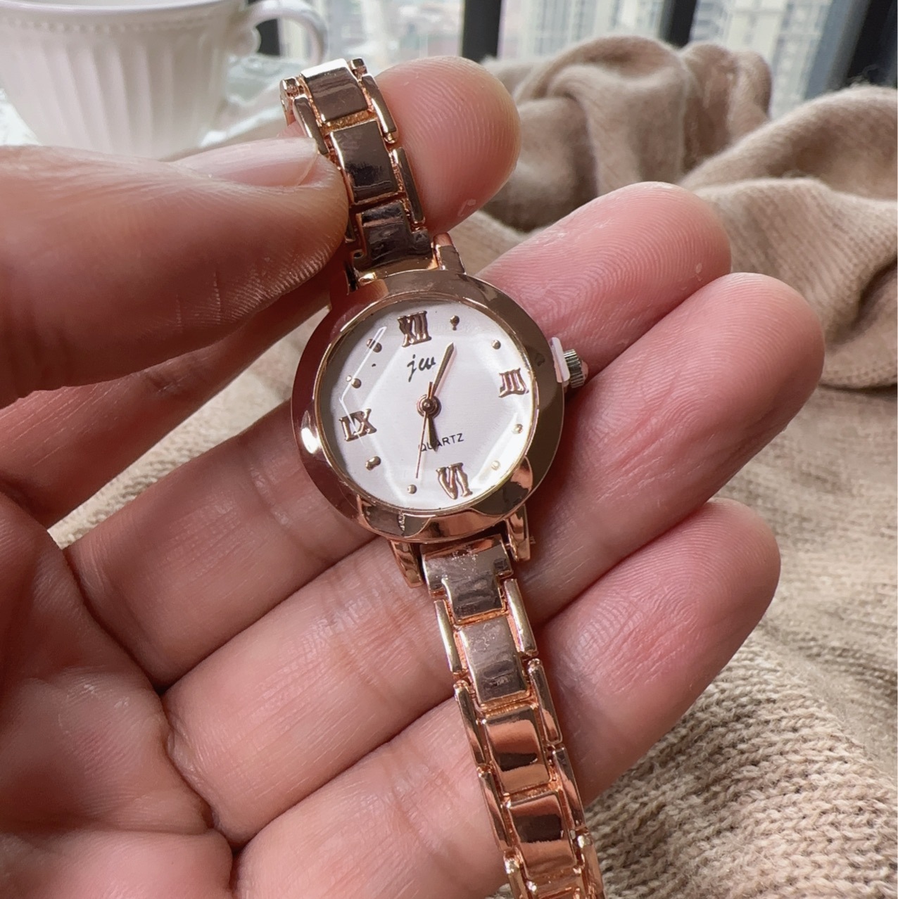 Women's minimalist and compact - Luxury Watch Cartier review and price